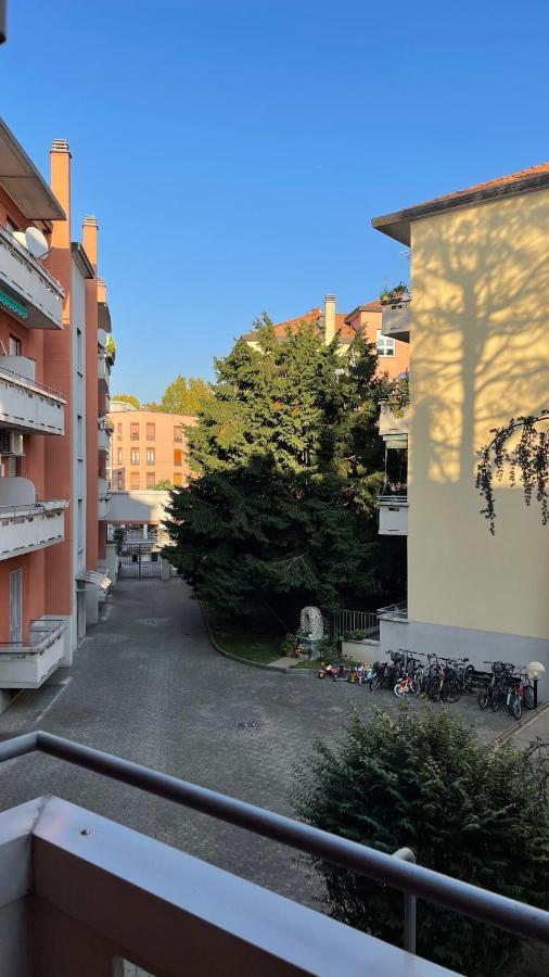 Stilish Apartment Few Steps From The Underground Mailand Exterior foto