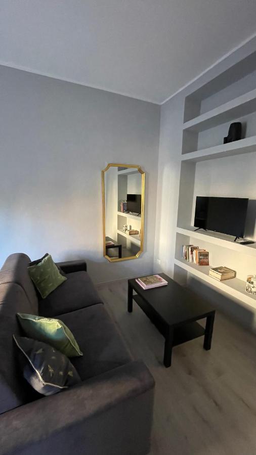 Stilish Apartment Few Steps From The Underground Mailand Exterior foto