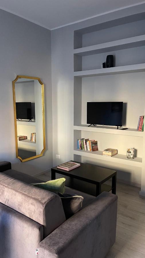 Stilish Apartment Few Steps From The Underground Mailand Exterior foto